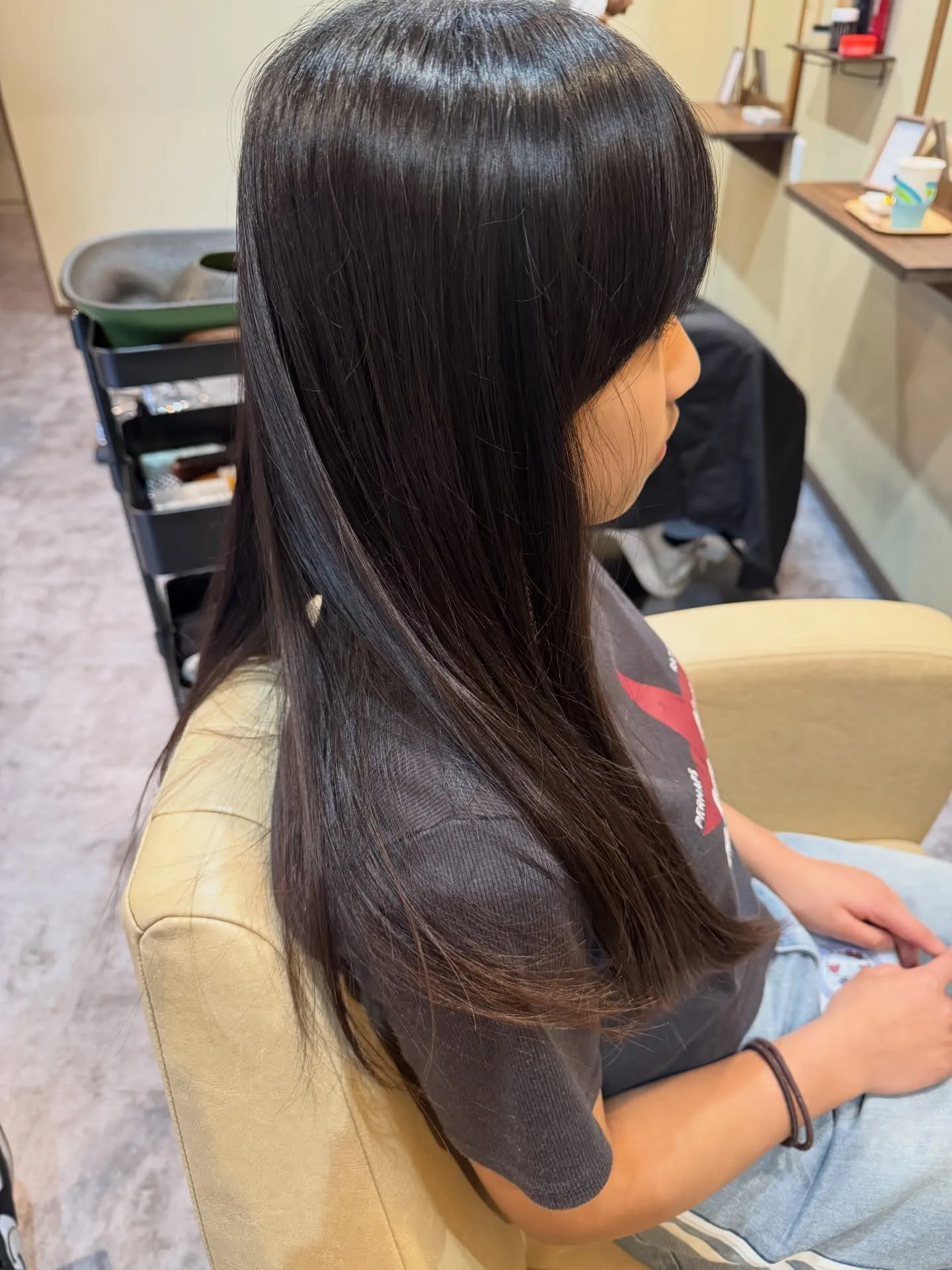 今回はロングからボブへのスタイルチェンジのお客様。