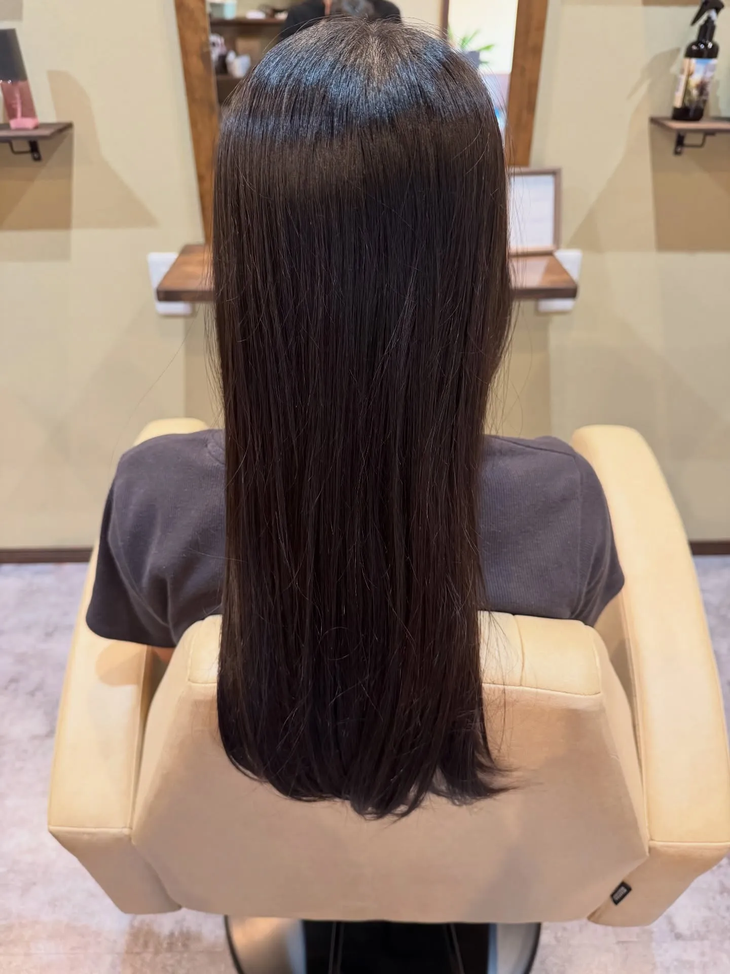 今回はロングからボブへのスタイルチェンジのお客様。