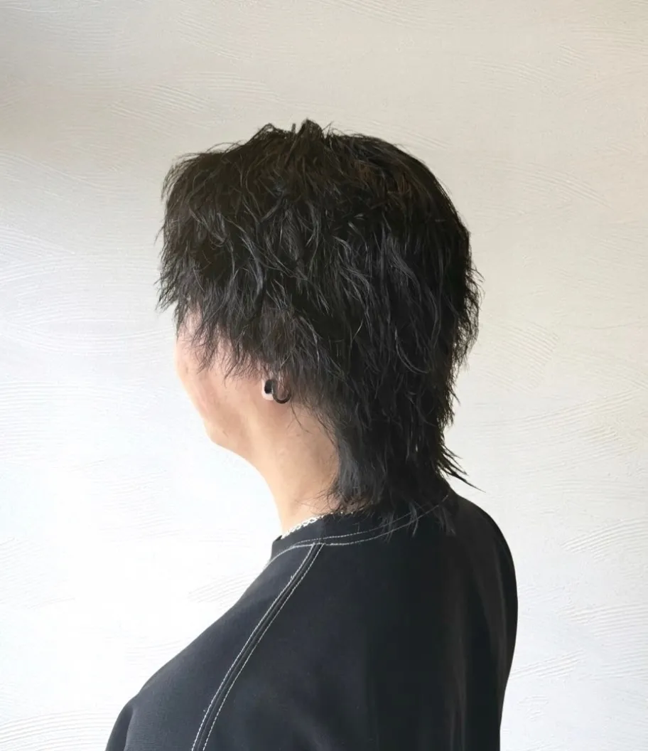 襟足を残しつつトップとサイドにレイヤーを入れてメリハリを出し...